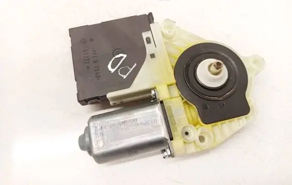Volkswagen Golf VI Front door window regulator motor 5K0959701D 5K0959793