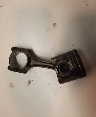 Toyota Corolla Verso E121 Piston with connecting rod