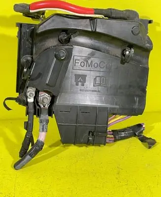 Ford Focus Fuse module AV6T14A067