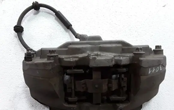 Mercedes-Benz C W205 Front brake caliper 16C20