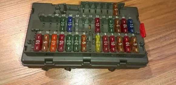 Citroen Xantia Fuse box set 9568200280