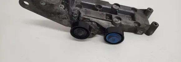 Volvo S60 Engine mounting bracket 8642196