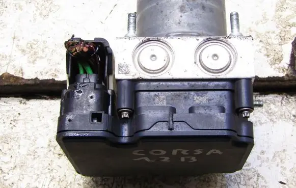 Opel Corsa F ABS Pump 39232049