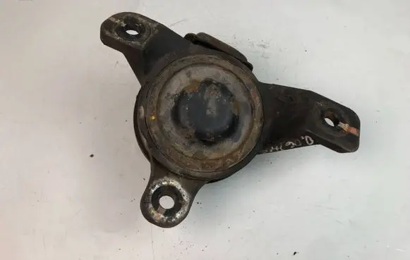 Subaru Outback Engine mount bracket