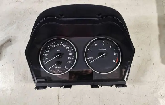 Speedometer (instrument cluster)