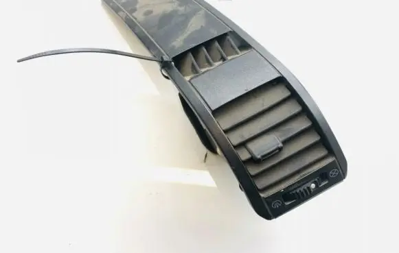 SsangYong Rexton Dash center air vent grill 6964a08000 6964a-08000