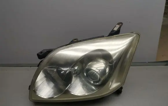 Toyota Avensis T250 Headlight/headlamp