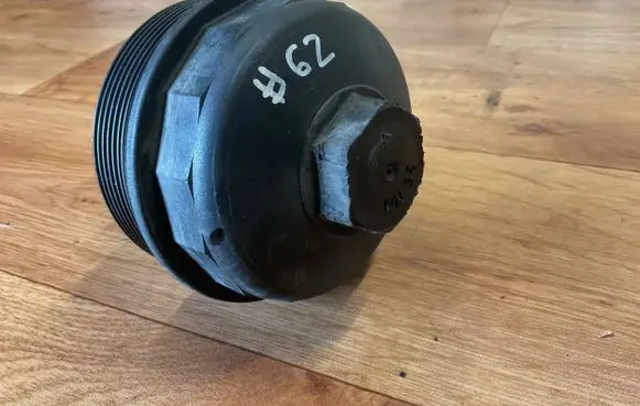 BMW 5 E60 E61 Oil filter cover 7789323