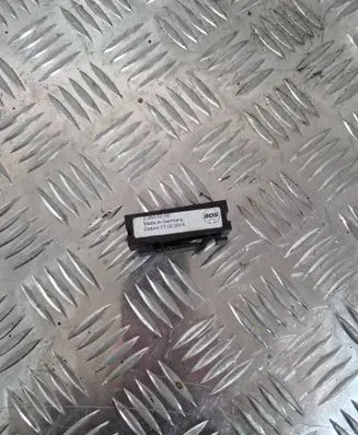 Opel Insignia A Parcel shelf load cover mount bracket 22640299