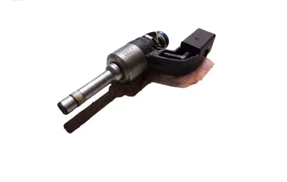 Volkswagen Golf V Fuel injector 03C906036E