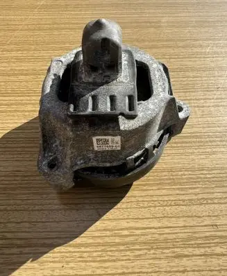BMW X3 G01 Engine mount bracket 6877659
