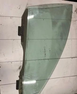 Peugeot 607 Front door window glass four-door