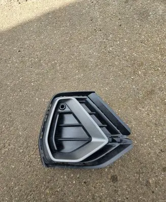Audi Q3 8U Front bumper lower grill 83A807682D AU326Q3