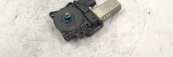 BMW 1 E81 E87 Rear door window regulator motor 