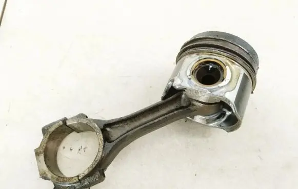 Piston with connecting rod