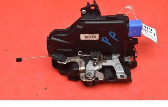 Seat Altea XL Front door lock 3D1837016