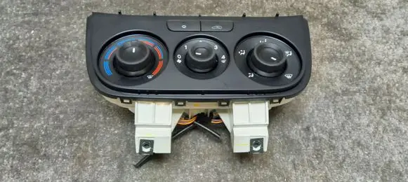 Opel Combo D Climate control unit 735498657