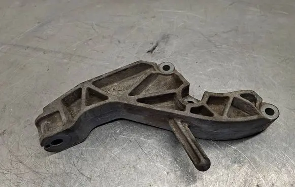 Opel Astra H Engine mounting bracket 13125634