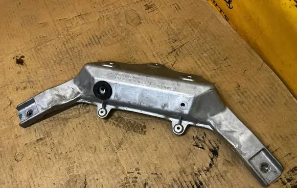 Mercedes-Benz GL X166 Front strut bar A1666200315