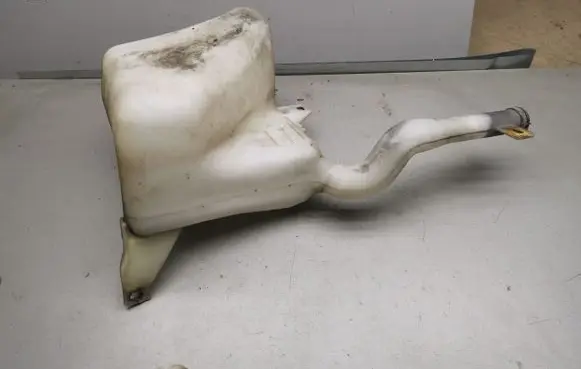 Windshield washer fluid reservoir/tank