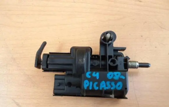 Citroen C4 I Picasso Fuel cap release pull handle 