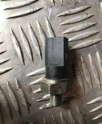 Audi A4 S4 B7 8E 8H Oil pressure sensor 12850