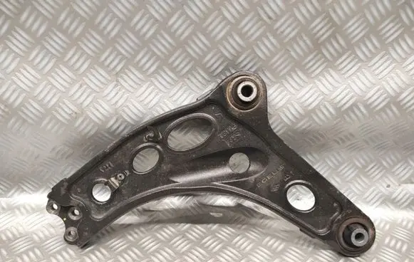 Renault Trafic III (X82) Front control arm 8200688033