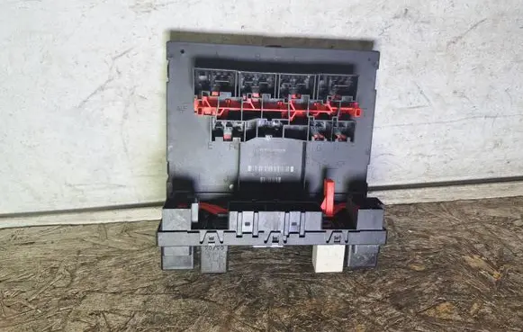 Volkswagen Golf V Comfort/convenience module 3C0937049E 28022870