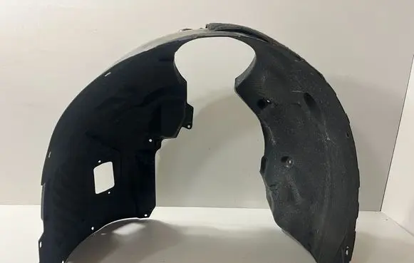 Front wheel arch liner splash guards