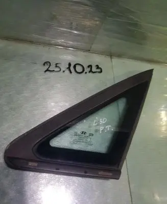 Hyundai Lantra II Rear side window