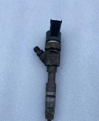 Renault Megane II Fuel injector 8200100272