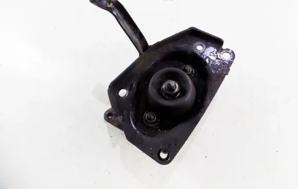 Citroen C4 I Engine mount bracket