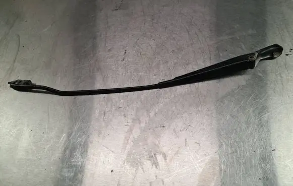 Volkswagen PASSAT B5 Front wiper blade arm 3B1955410