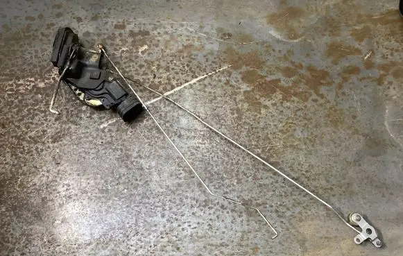 Suzuki Grand Vitara I Rear door lock 