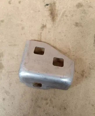 Headlight/headlamp mounting bracket