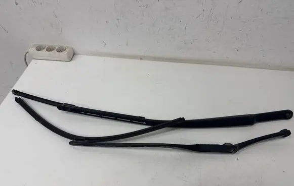Audi A3 S3 8P Front wiper blade arm 