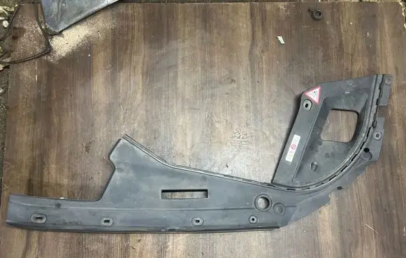 BMW 5 GT F07 Engine bonnet/hood lock trim molding 7042984 10808611