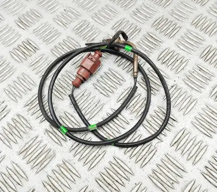 Volkswagen Transporter - Caravelle T6 Oil temperature sensor 04L906088DD