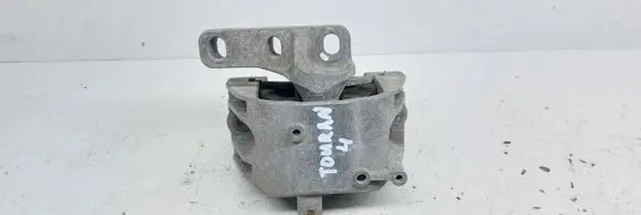 Volkswagen Touran I Engine mount bracket 1K0199262