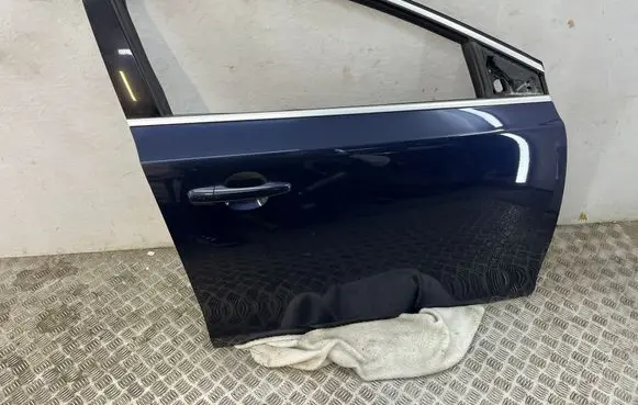 Volvo V40 Front door