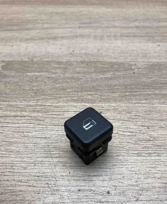 BMW 5 E39 Central locking switch button 8360828