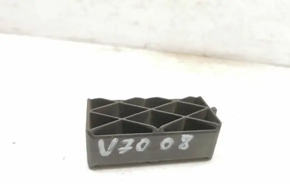Volvo V70 Radiator mount bracket