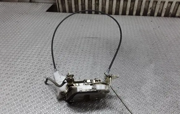 Toyota Yaris Front door lock 