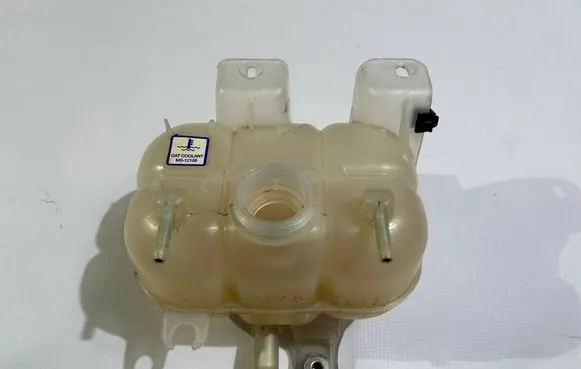 Chrysler Pacifica Coolant expansion tank/reservoir 68217323aa
