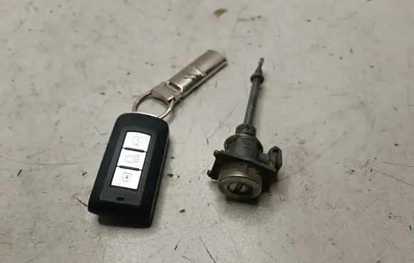 Citroen C4 Aircross Ignition key/card 