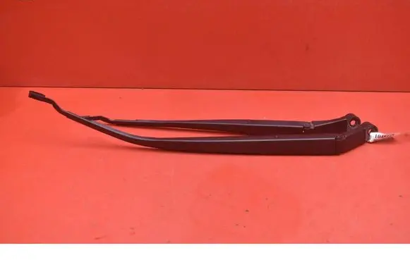Toyota Auris 150 Front wiper blade arm 