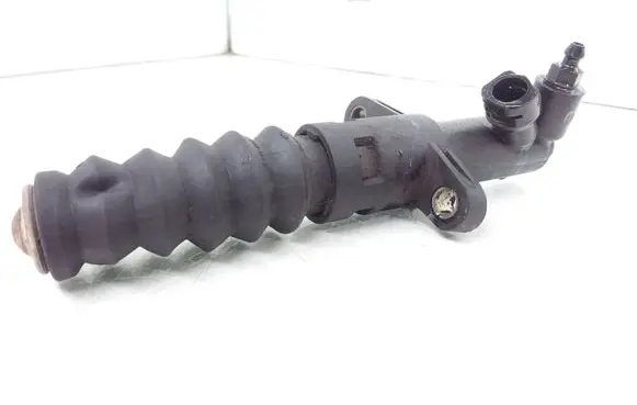 Clutch slave cylinder