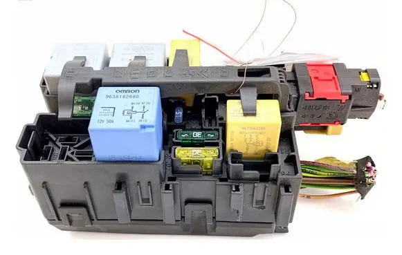 Peugeot 308 SW Fuse box set 9806192580