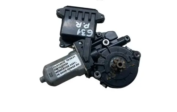 Toyota Verso Front door window regulator motor 698100F020 977556106