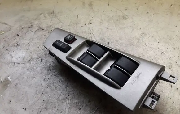 Toyota Corolla E120 E130 Electric window control switch 8480202251B0
